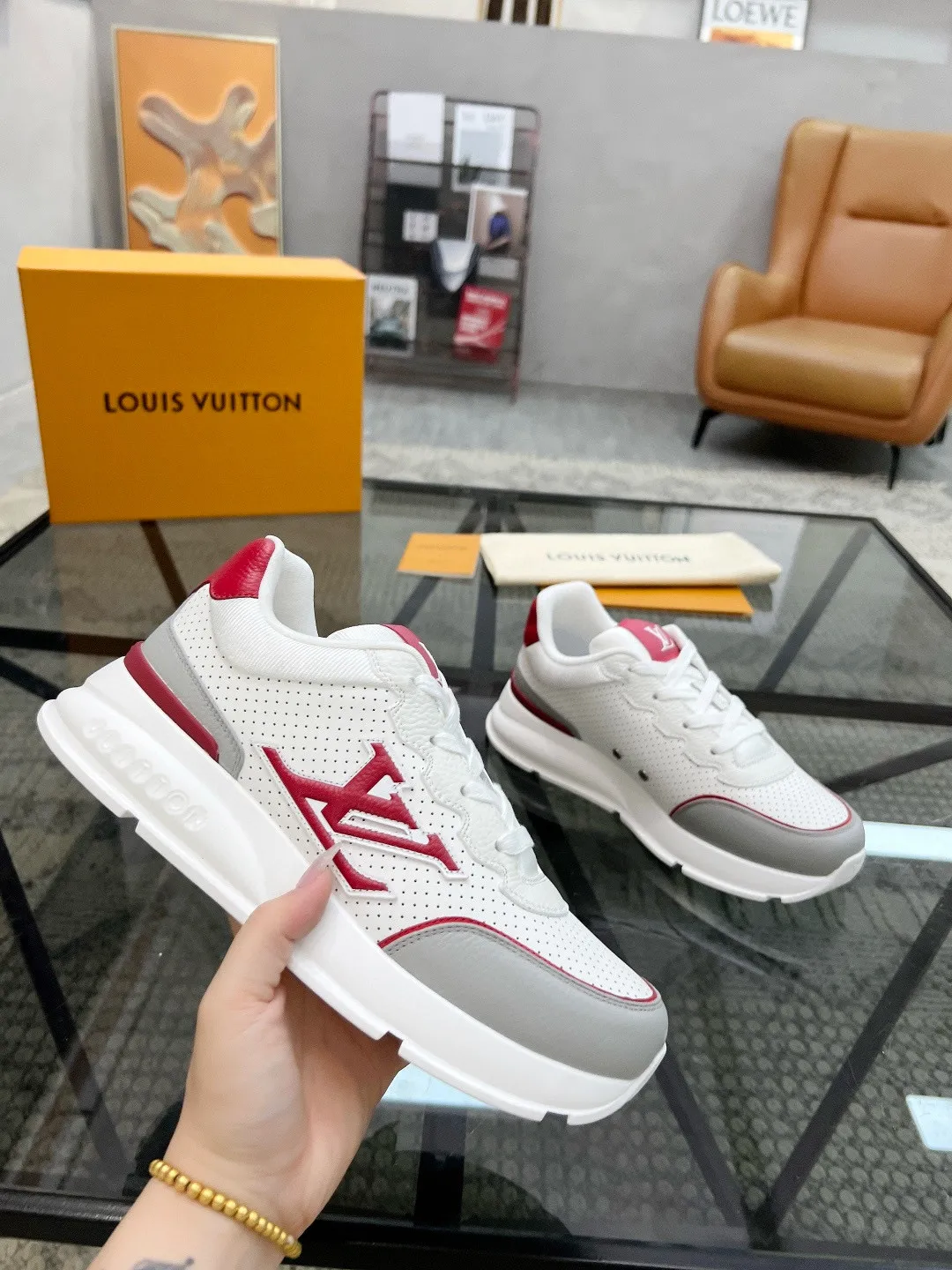 Factory price: 460💰Lv🔍Top purchasing agent🇮🇹 Road The most popular sports shoes for street men are available at the same counter. The uppers are imported cowhide fabrics from Italy, high-quality spliced colorful and complex handicrafts, imported comfortable mesh linings, soles: original soles specially provided by the original factory, T men's men's shoes 💰U foam exclusive movable molded soles are super comfortable, original factory and single goods, 🔍🔍high quality, you can enter and exit the counter at will, welcome to compare, code number 38-44, (45 customized)